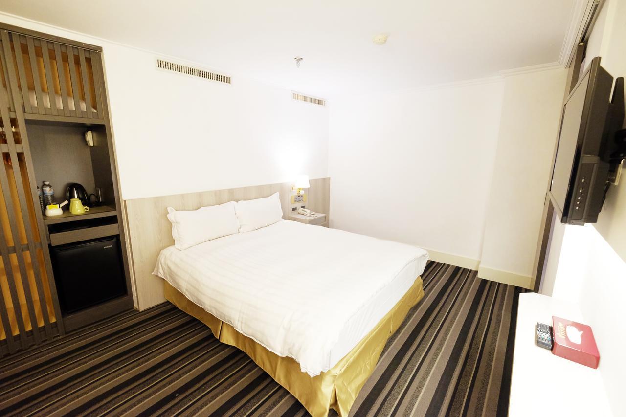 Dynasty Hotel Tainan Exterior foto
