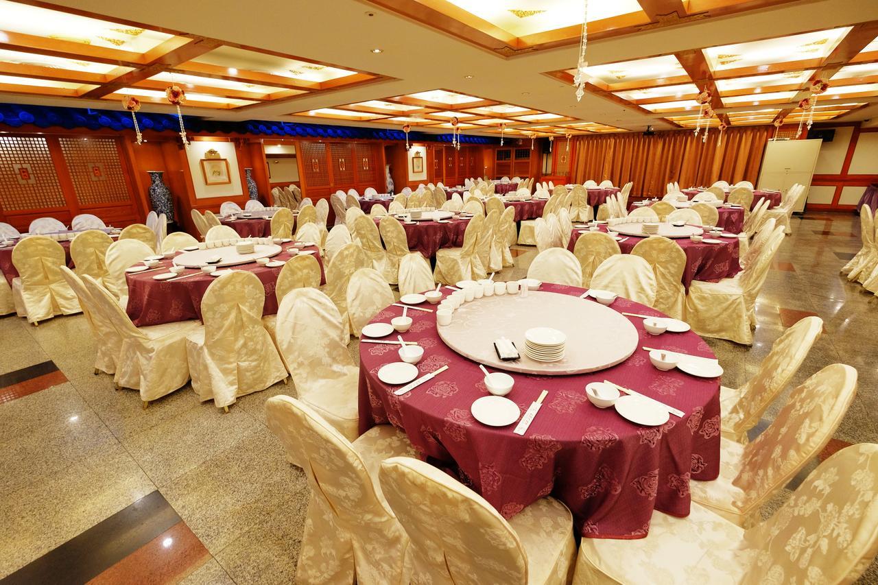 Dynasty Hotel Tainan Exterior foto